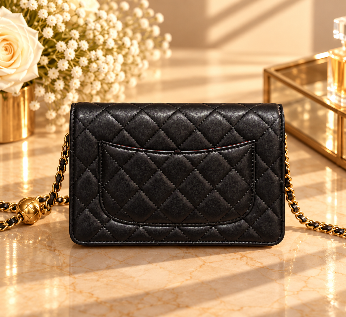 CHANEL Wallet on Chain (WOC) – Cuir lisse Noir & Gold