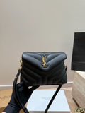 SAINT LAURENT Loulou – 20 × 15 cm