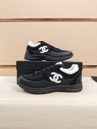 CHANEL Sneakers – Noir & Blanc