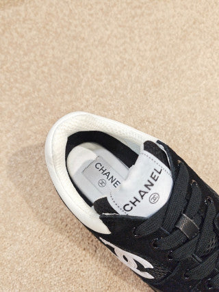 CHANEL Sneakers – Noir & Blanc