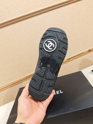 CHANEL Sneakers – Noir & Blanc