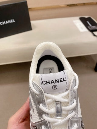 CHANEL CC Logo Sneakers – Blanc & Silver